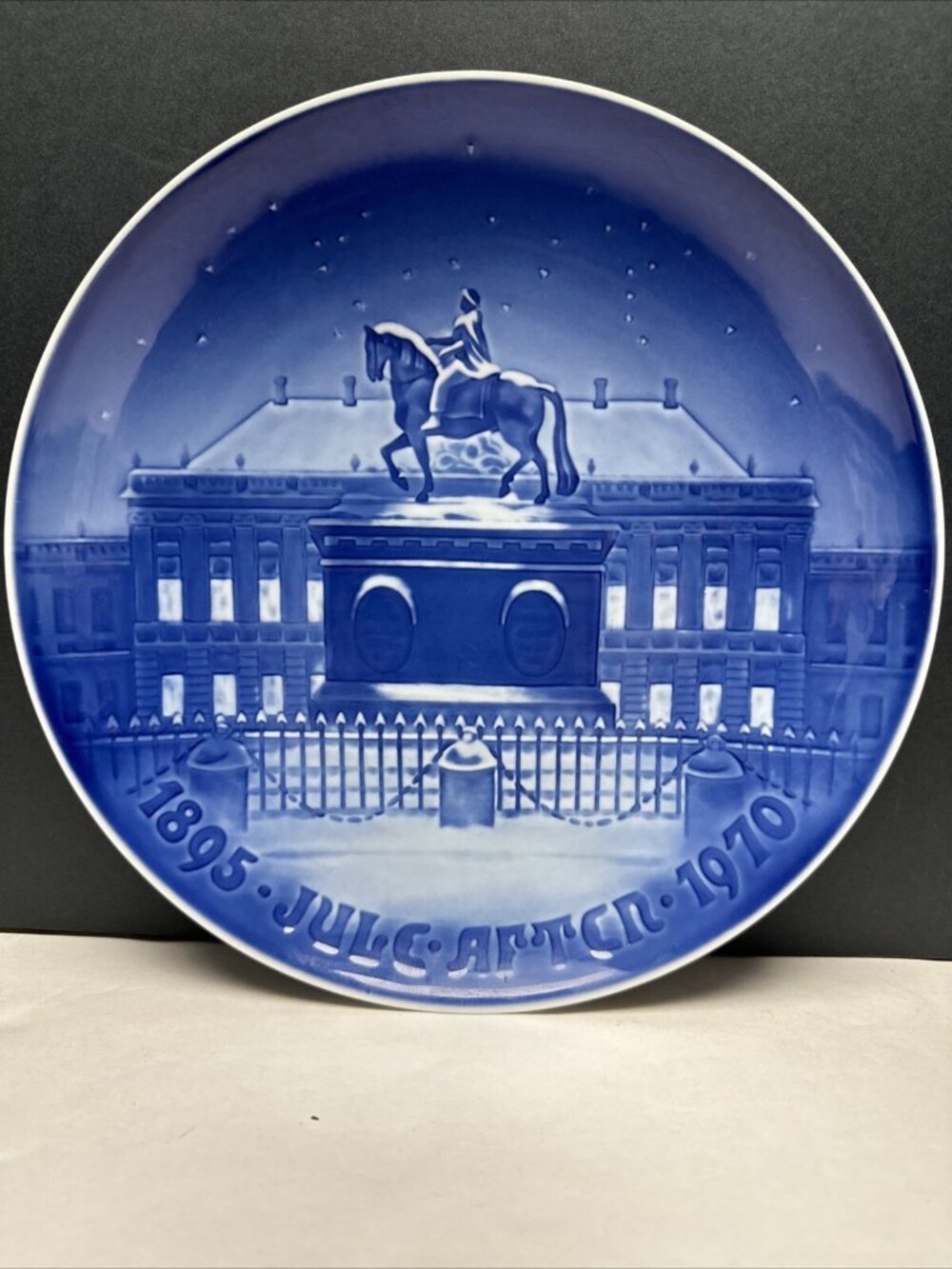 Copenhagen B&G "The Royal Palace" 1895 Plate 1970 9" Plate With Hanger Porcelain